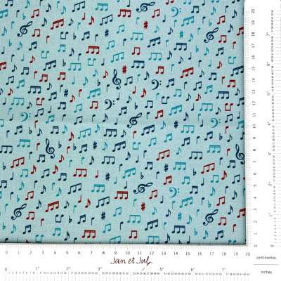 Tela de algodón azul claro con notas musicales. Tela diseñada por Jan et Jul
