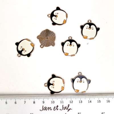 pingüino esmaltado en negro y blanco 2