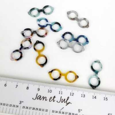 colgante de resina de color con forma de gafas 2